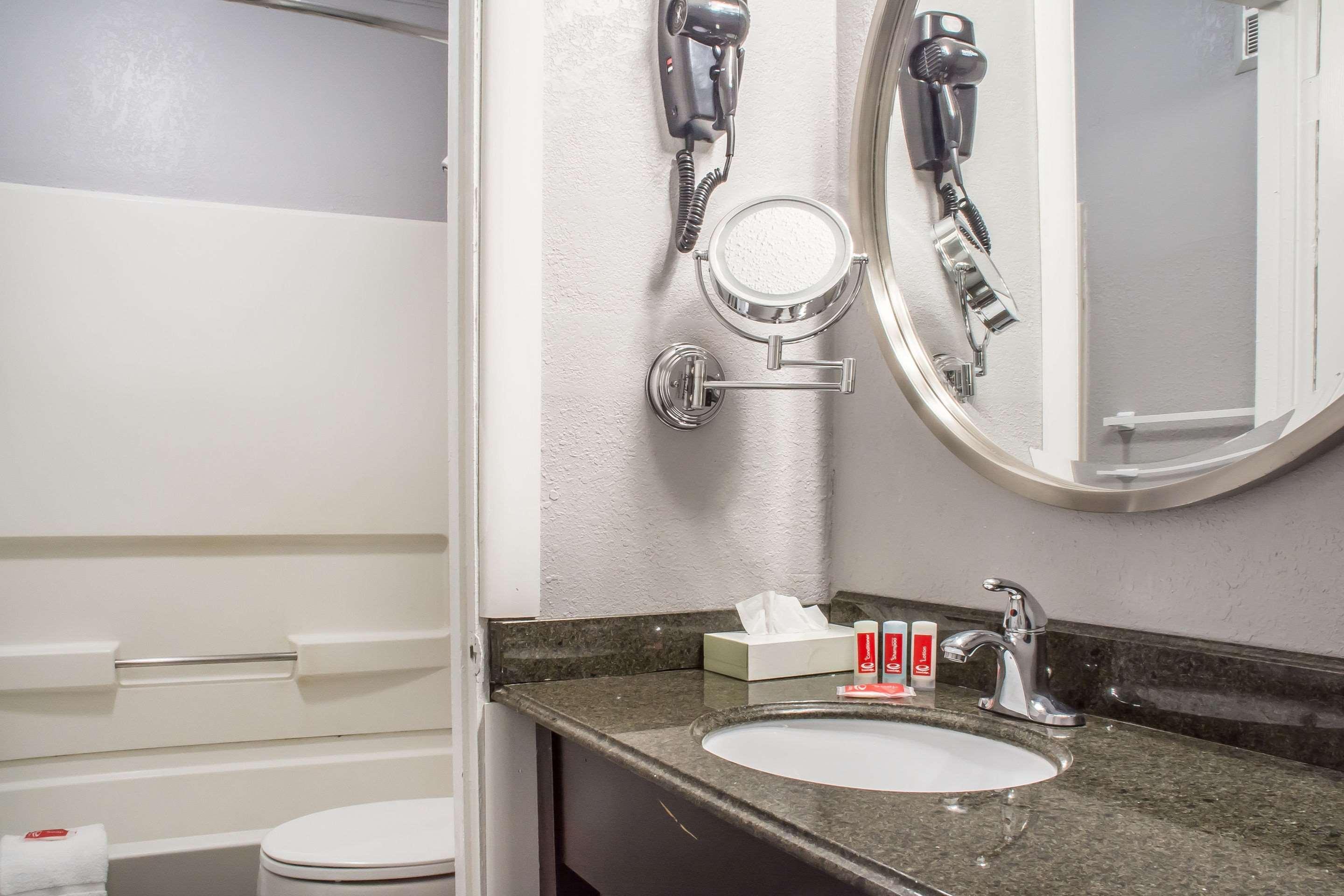 Econo Lodge Brockport Ngoại thất bức ảnh